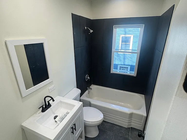 940 Becker St — Photo 4