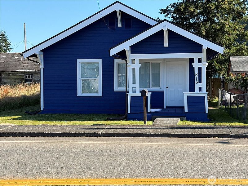 2nd image of 816 Perry Avenue