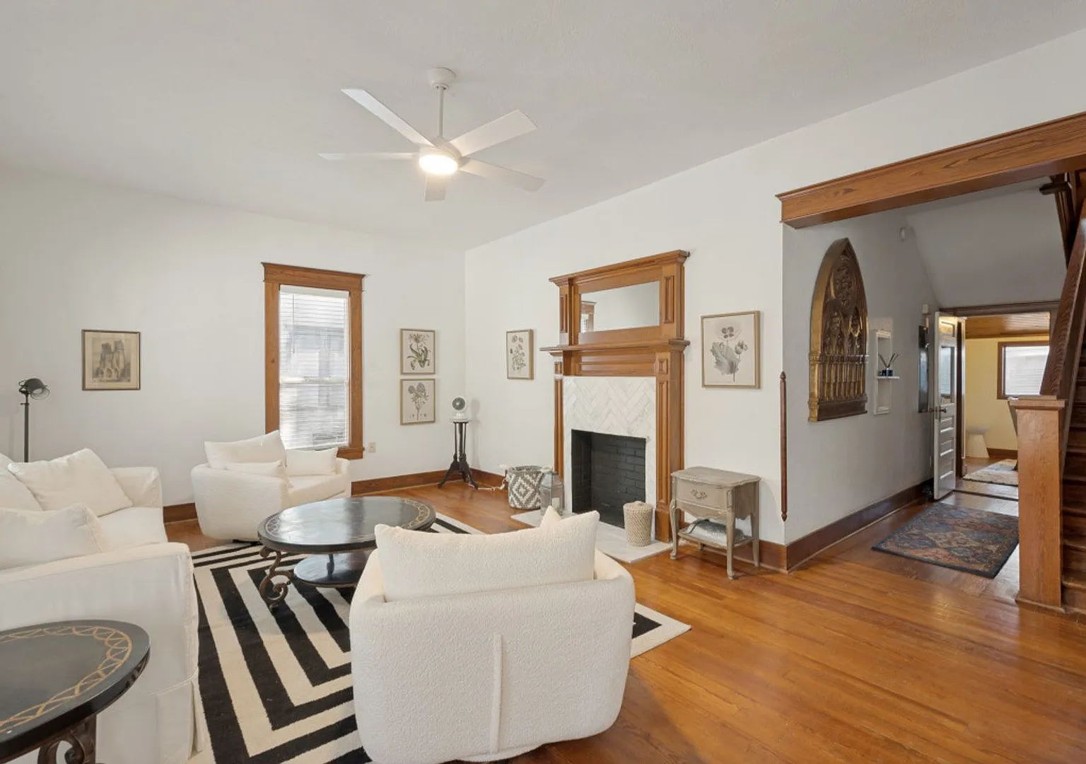 415 W Franklin — Photo 3