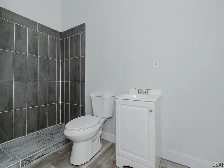 500 Main St #201 — Photo 35