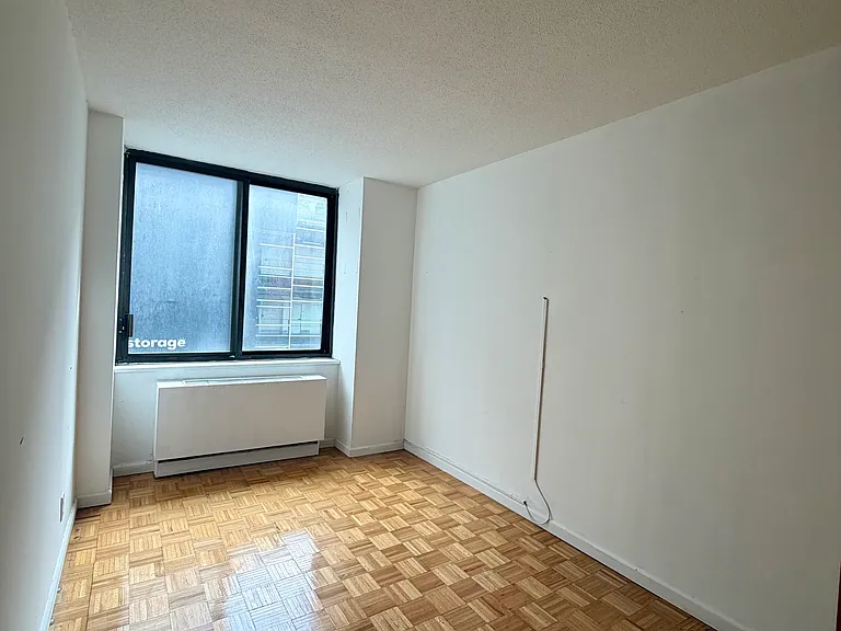 403 E 62nd St #3D — Photo 4