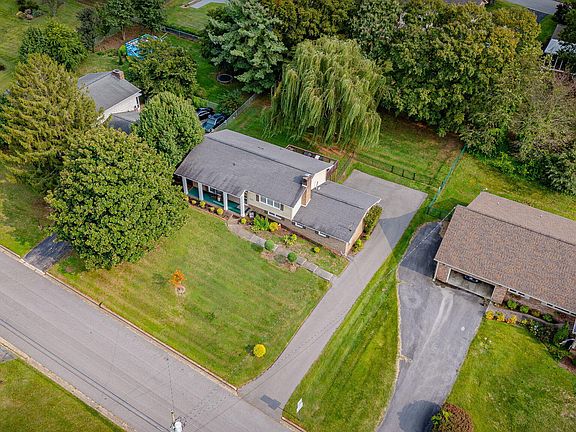 4th image of 813 Hills Dr