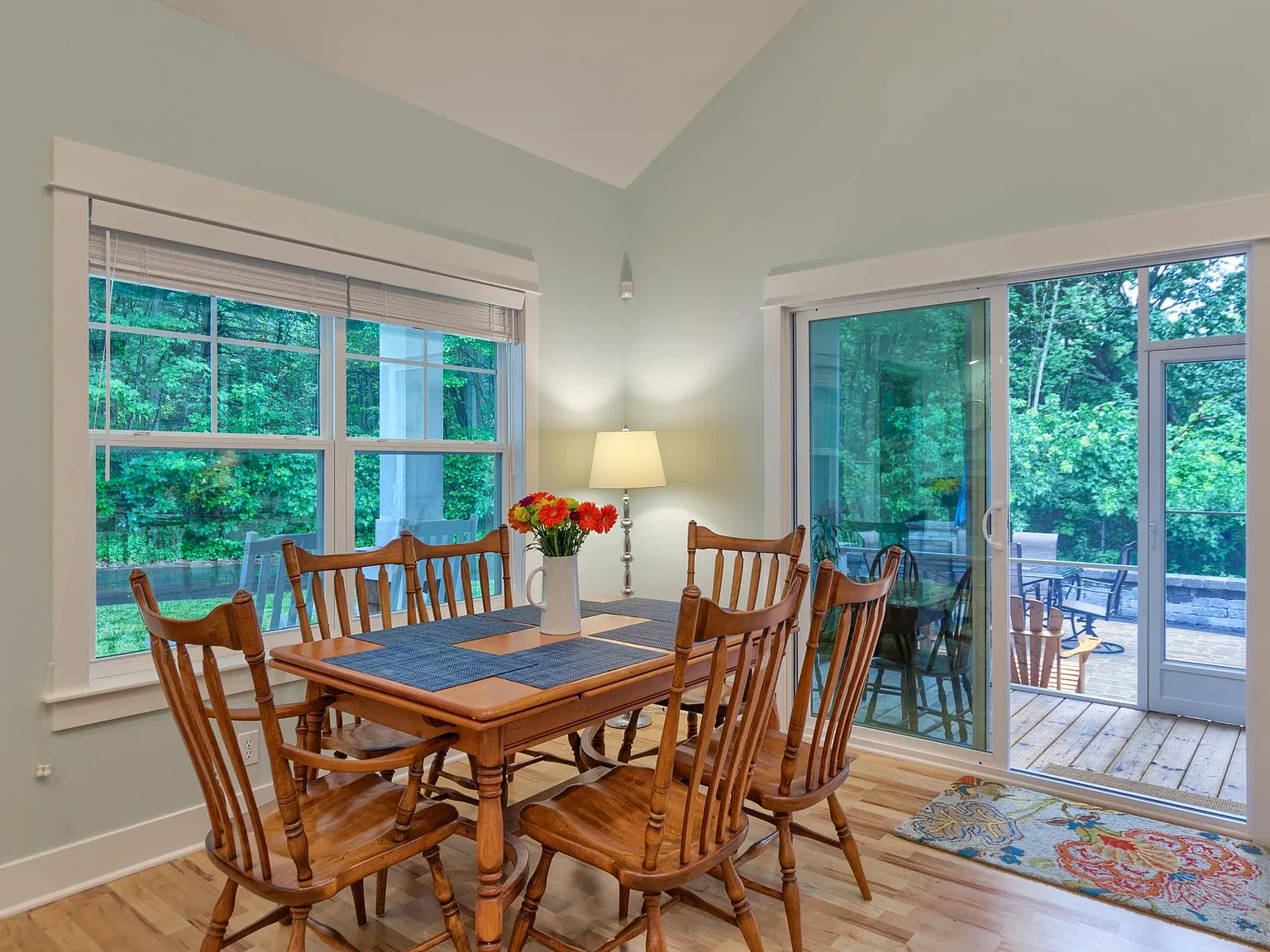 5 bed, 3.5 bath, 2423 sqft, $3,000 — Photo 2