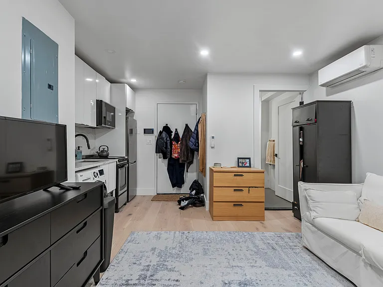 241 W 75th St #3 — Photo 2
