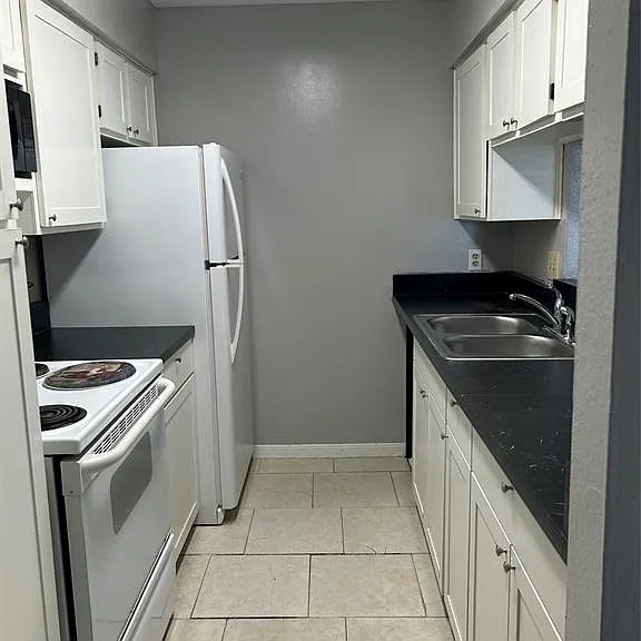 PLAZA VERDE CONDOS — Photo 13