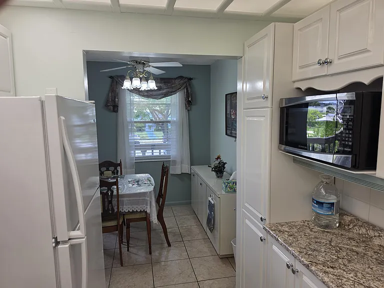 15 Markham Cres #A — Photo 7