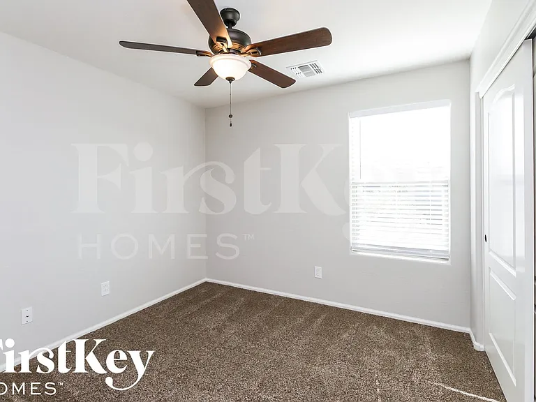 38240 N Sandy Dr — Photo 10