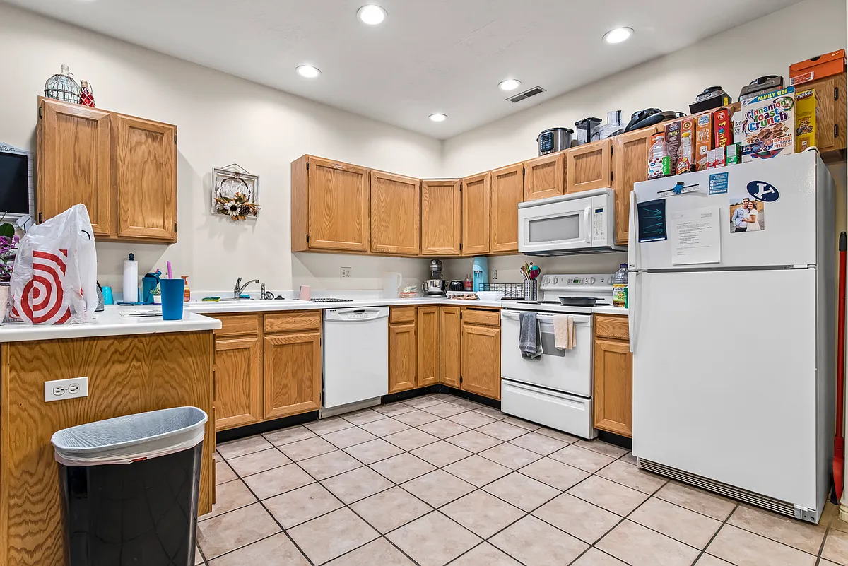 Building Photo - 455 N Belmont Pl #363