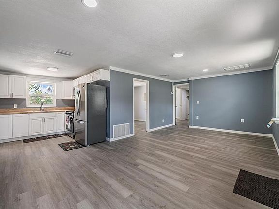 4th image of 636 Stremma Rd