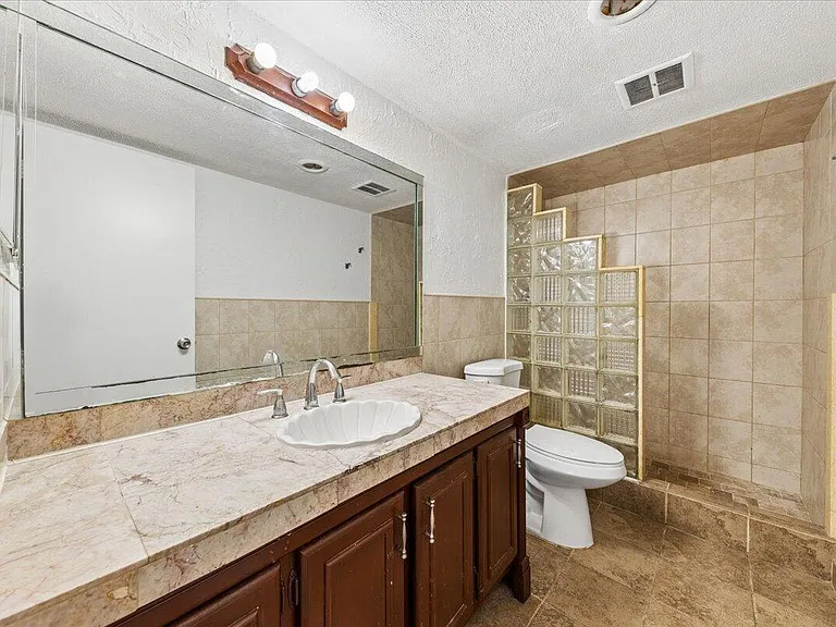 4156 Inverrary Dr — Photo 9