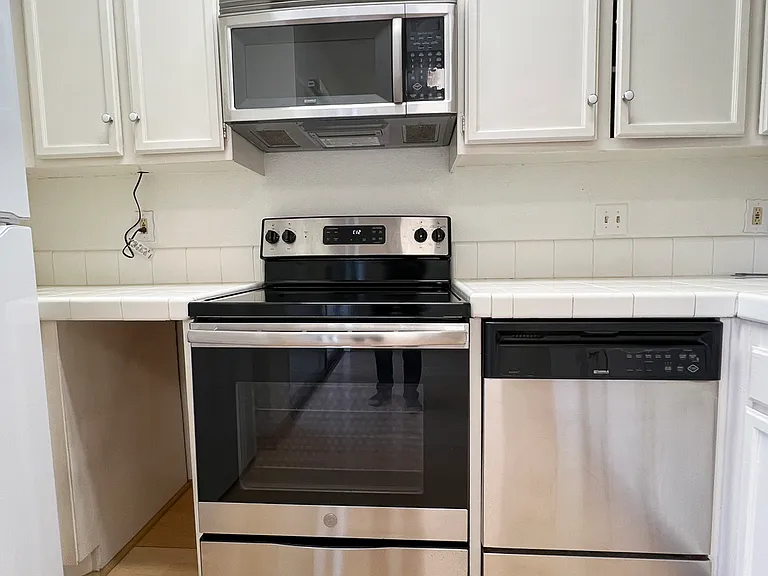 941 W Carson St #221 — Photo 11