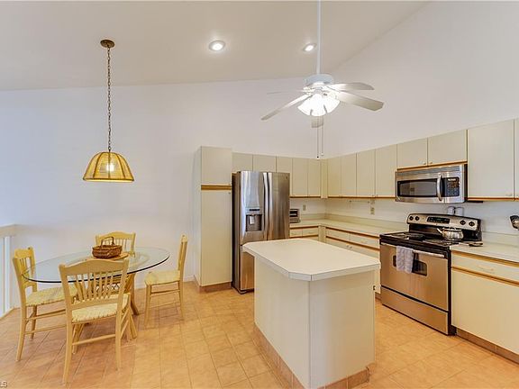 3rd image of 2101 Tama Cir #1-202