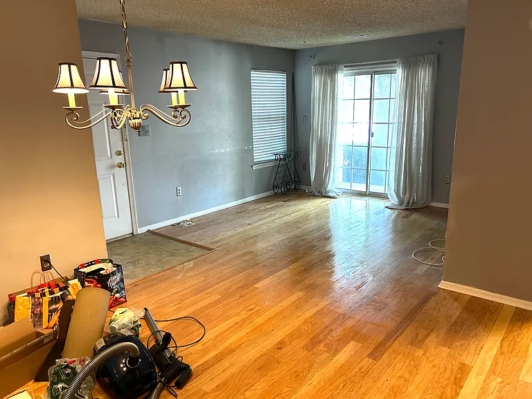 1076 Cambridge Ct — Photo 3