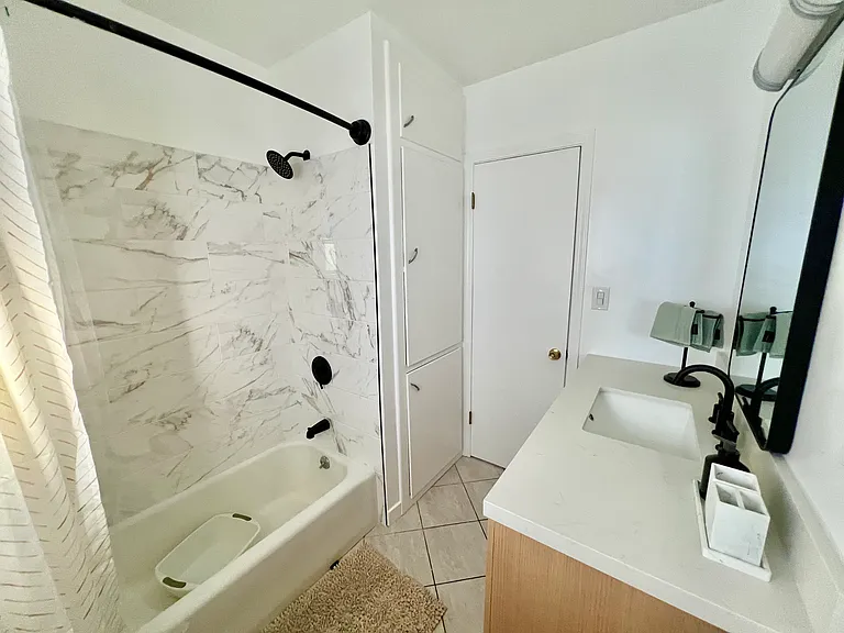 826 N Market St #9 — Photo 4