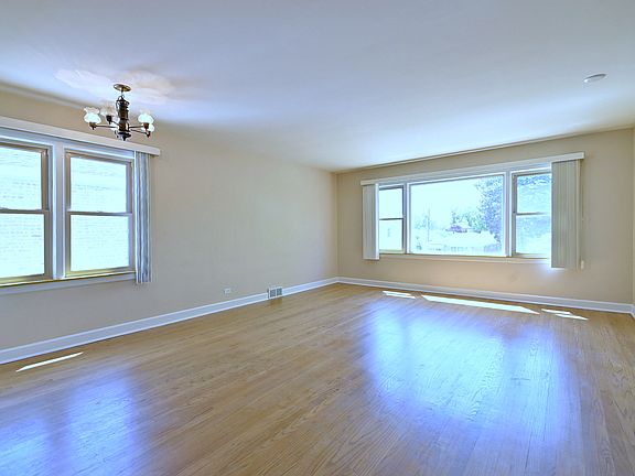 4th image of 5036 Crain St