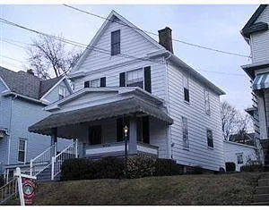 109 Lyon Ave photo 1