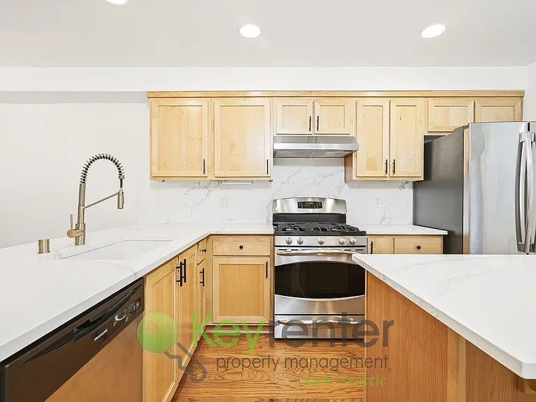 2634 SW Myrtle St — Photo 13