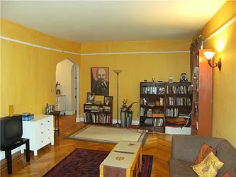 Rented by R New York