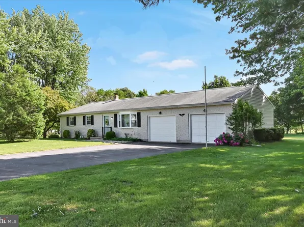 685 Wedgewood Dr, Lebanon, PA 17042