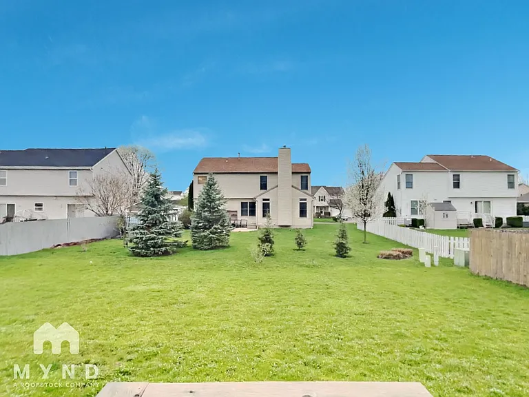585 Allis Pl E — Photo 21