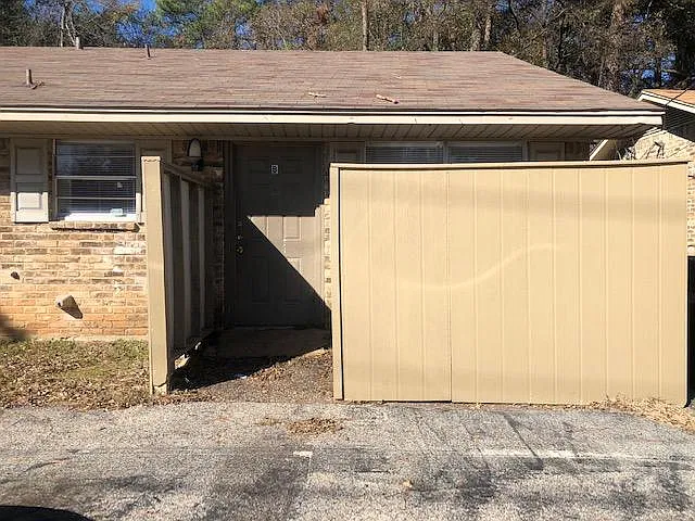 2 bed, 755 sqft, $895 — Photo 1