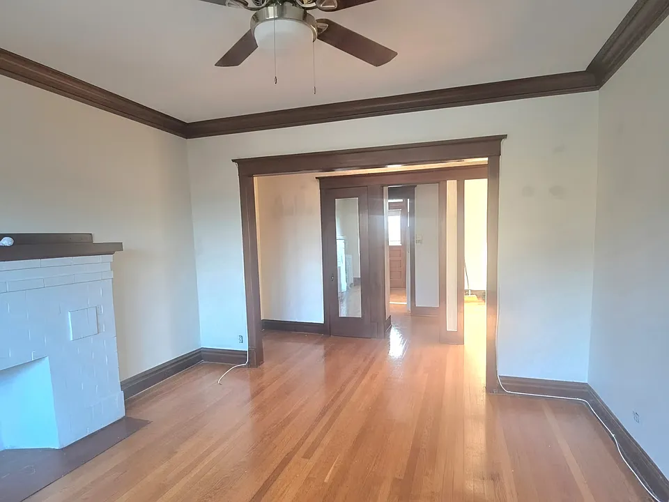 1209 W Glenlake Ave #3