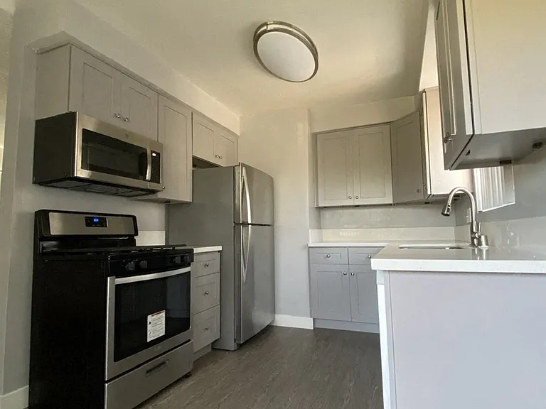 1152 W. 22nd St — Photo 7