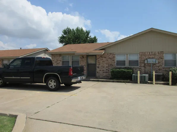 7912 NW Crossland Cir, Lawton, OK 73505