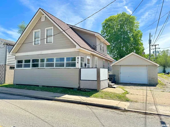 814 N 5th St, Pekin, IL 61554