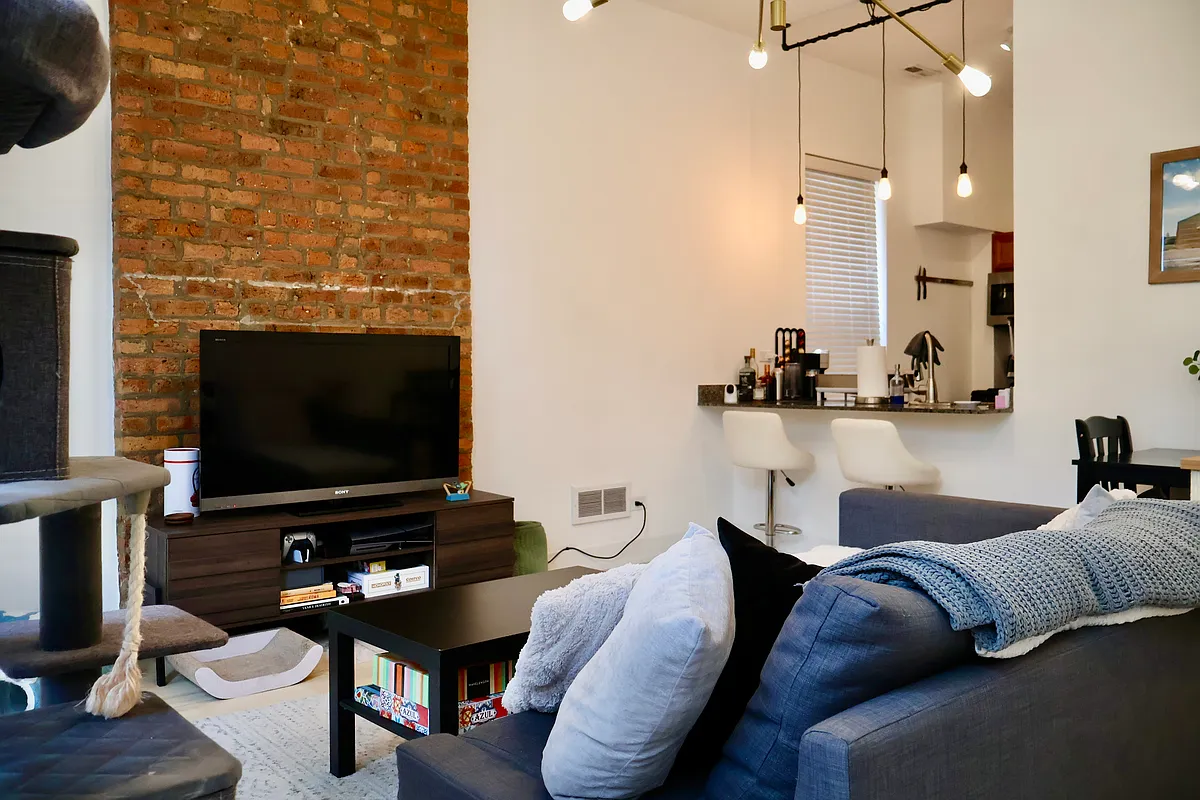 Building Photo - 2441 W Harrison St #1