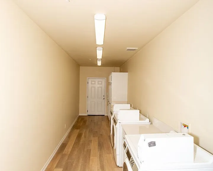 1117 E Gurley St — Photo 18