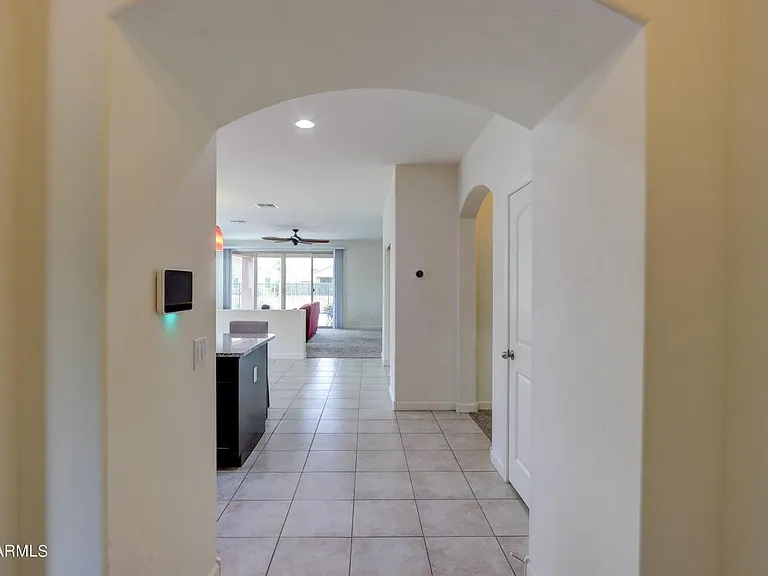 735 W Judi Dr — Photo 2