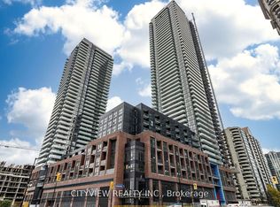 430 Square One Dr #2911, Mississauga, ON L5B 0E2