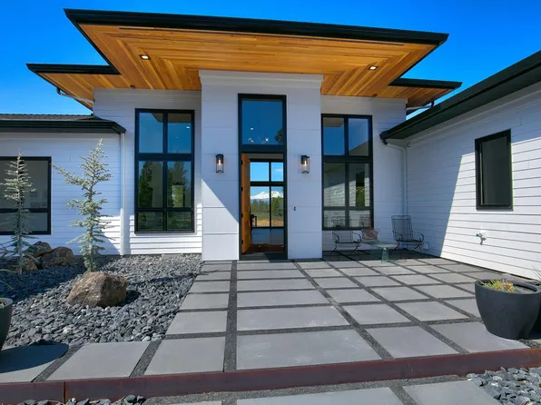 69300 Sabrina Ln, Sisters, OR 97759