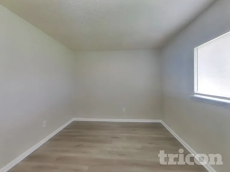 1391 Tenderden Dr — Photo 11