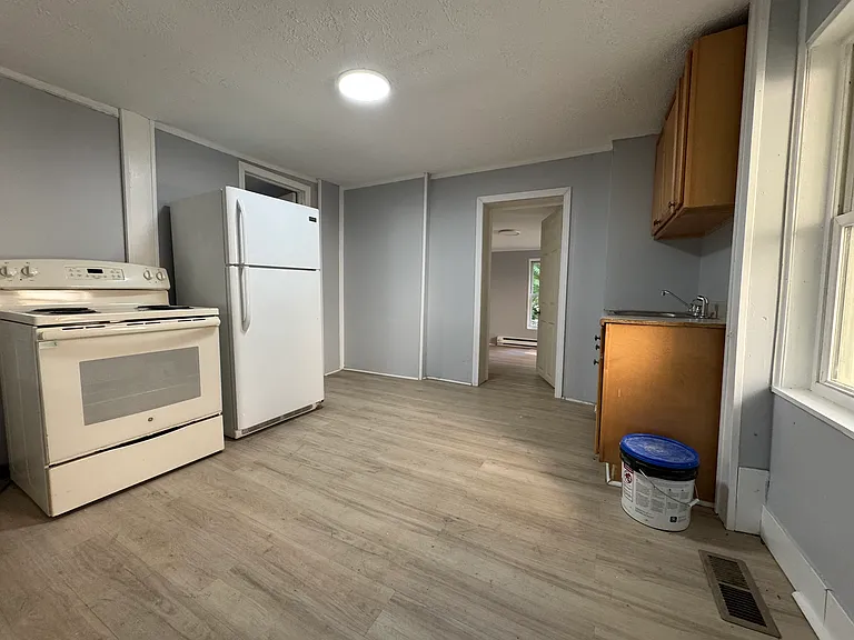 86 Wolcott St #R1 — Photo 3