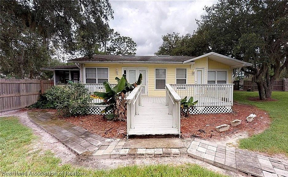 1st image of 16944 Arrowhead Blvd