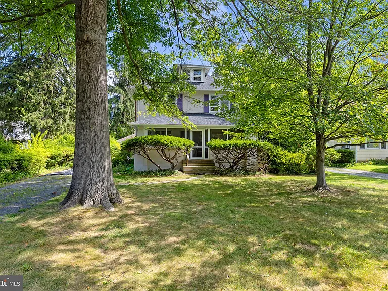 219 Washington Rd — Photo 2