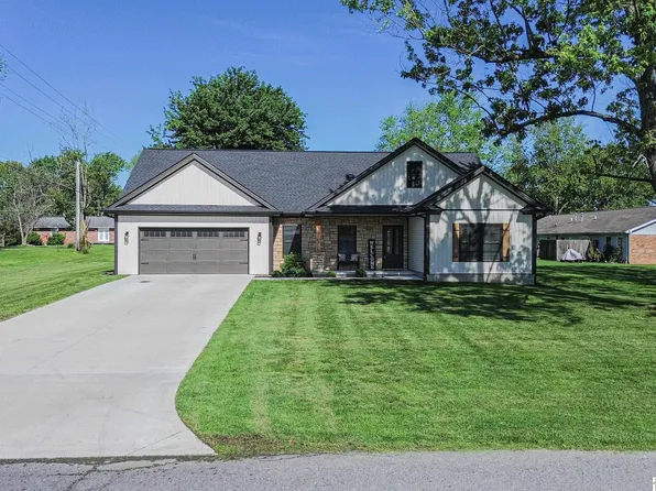 131 Woodbine Dr, Paducah, KY 42001
