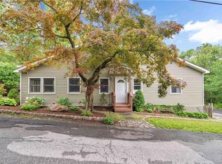 4 Summit Ave, Putnam Valley, NY 10579