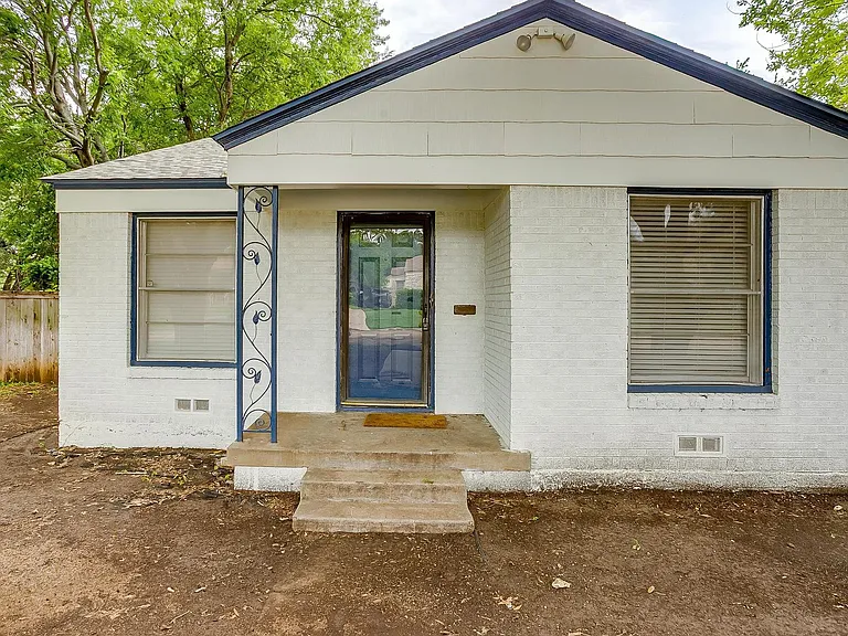 3557 Suffolk Dr — Photo 2