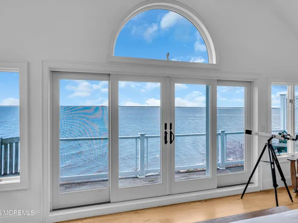 42 Bayside Drive, Atlantic Highlands, NJ 07716