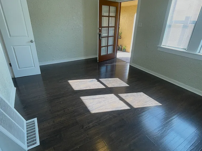5023 Bakman Ave — Photo 14