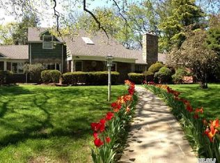 11 Beacon Hill Rd, Port Washington, NY 11050