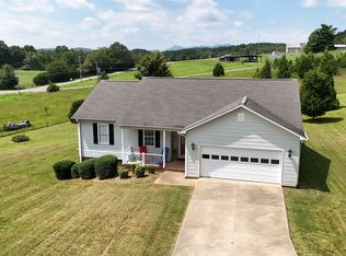 79 Breezy Hill Ln, Tryon, NC 28782