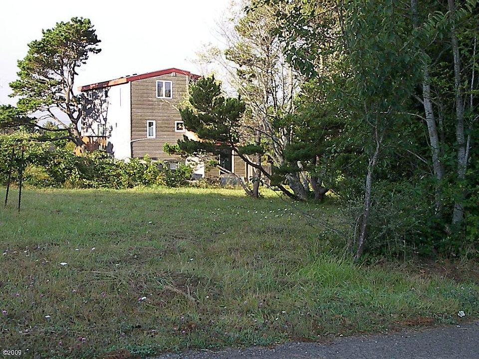 2nd image of 859 Aqua Vista Dr W