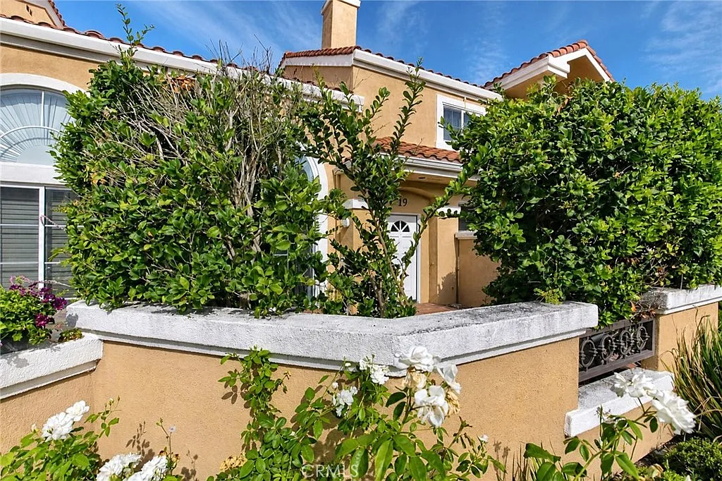 2 bed, 2.5 bath, 1287 sqft, $3,800 — Photo 3