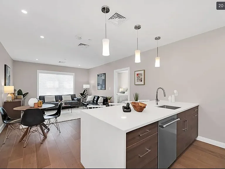 425 Lagrange St #210 — Photo 8