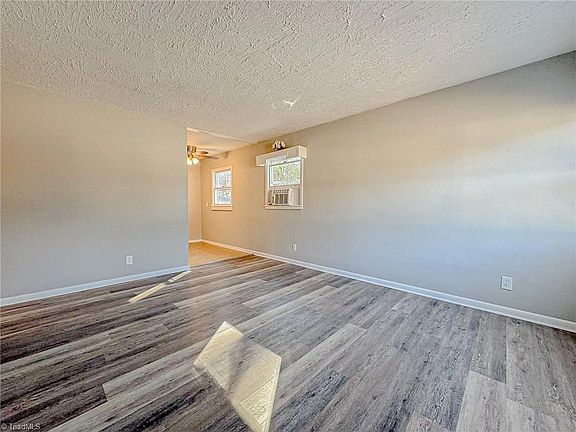 4th image of 1012 Meadowbrook Blvd
