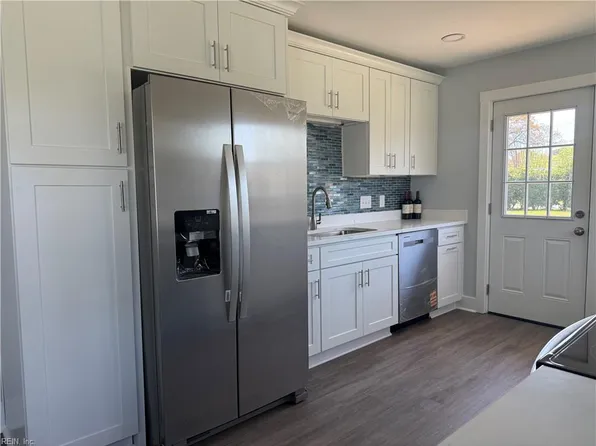 7404 Red Brook Rd, Norfolk, VA 23518